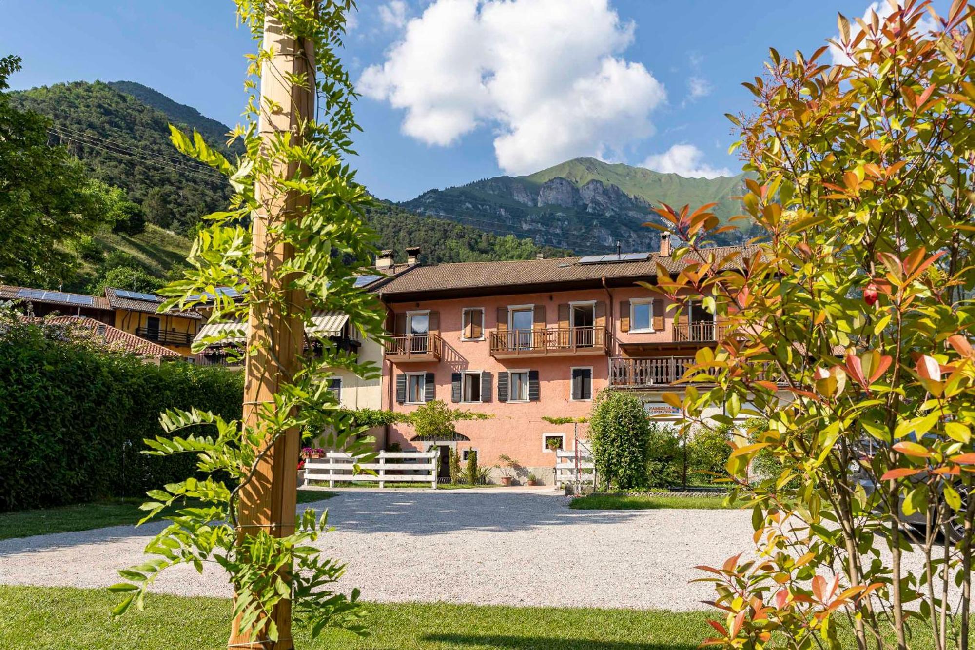 Ledro Lake Suite "Pur" Mezzolago Esterno foto